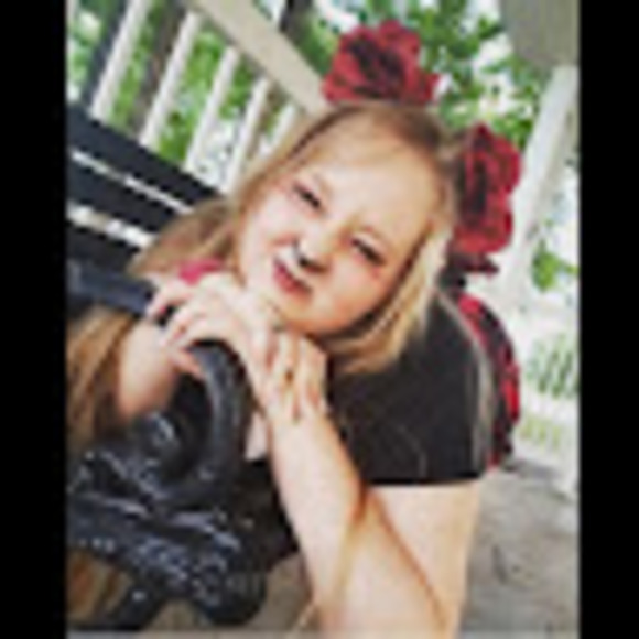 Meet your Posher, Alaura - Picture 1 of 1